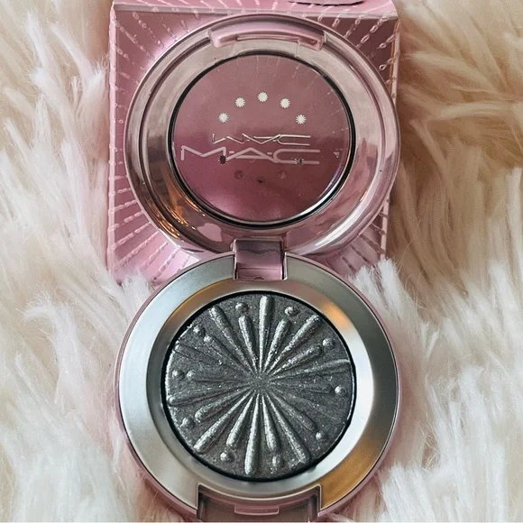 MAC Cosmetics Eyeshadow “Silver Bells” Frosted Fireworks Collection Silver NWB - Picture 6 of 11